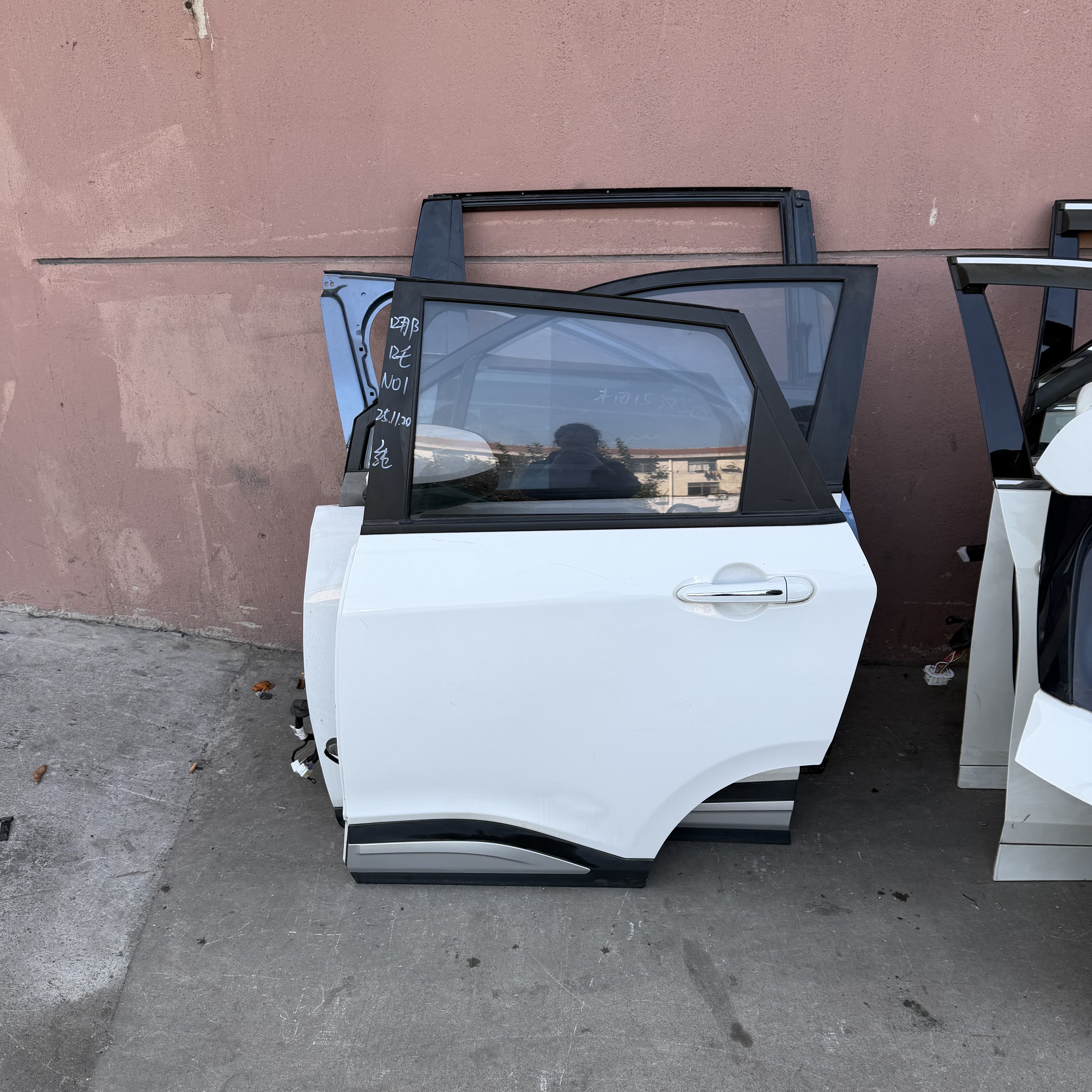 哪吒N01汽车拆车件车门总成原厂精品配件左后门原车漆成色如图