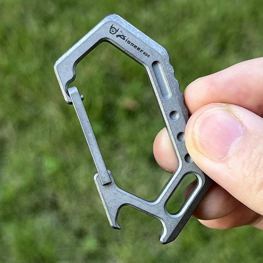 钛合金多功能钥匙扣多用途开瓶器EDC随身锁匙扣厚度4mm回弹不变形