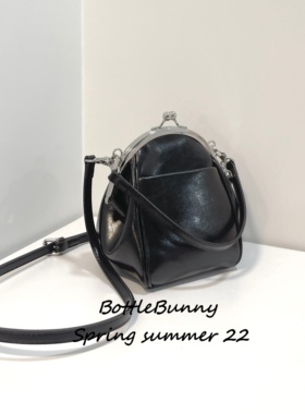 现货BottleBunny'超a暗黑风油腊胖丁斜挎手提包