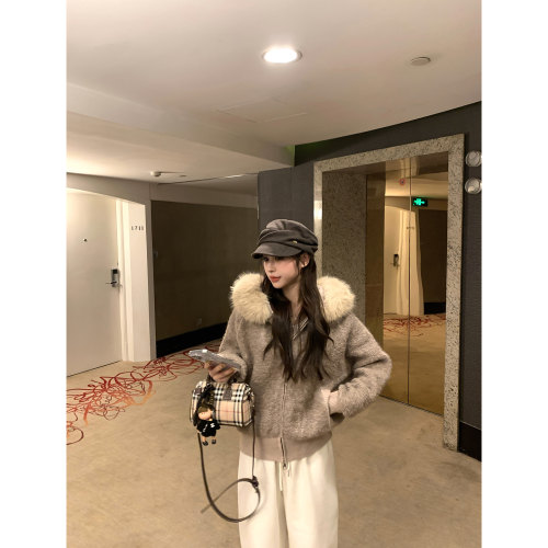 DDang 10.20 晚20:00 新款9.5折 毛领连帽毛衣