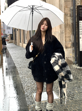 Adan 黑色V领仿羊羔毛外套冬季加厚保暖慵懒休闲皮毛一体大衣女