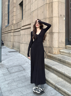 Adan纸片人V领修身连衣裙春秋韩版显瘦百搭中长款加厚打底A字裙女