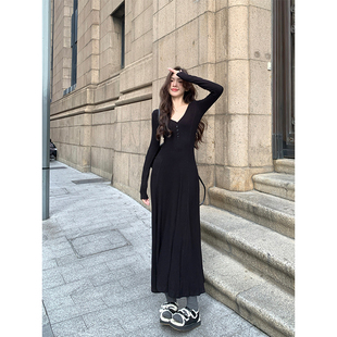 Adan纸片人V领修身连衣裙春秋韩版显瘦百搭中长款加厚打底A字裙女