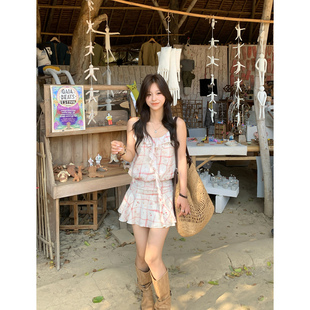 Adan 韩系气质显瘦低腰设计感连衣裙女 格纹印花荷叶边吊带裙夏季