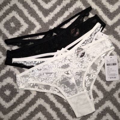 专柜正品两色蕾丝蝴蝶结三角内裤