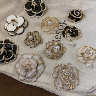 山茶花胸针~小香风复古气质金属闪钻别针大衣外套胸花高级感配饰