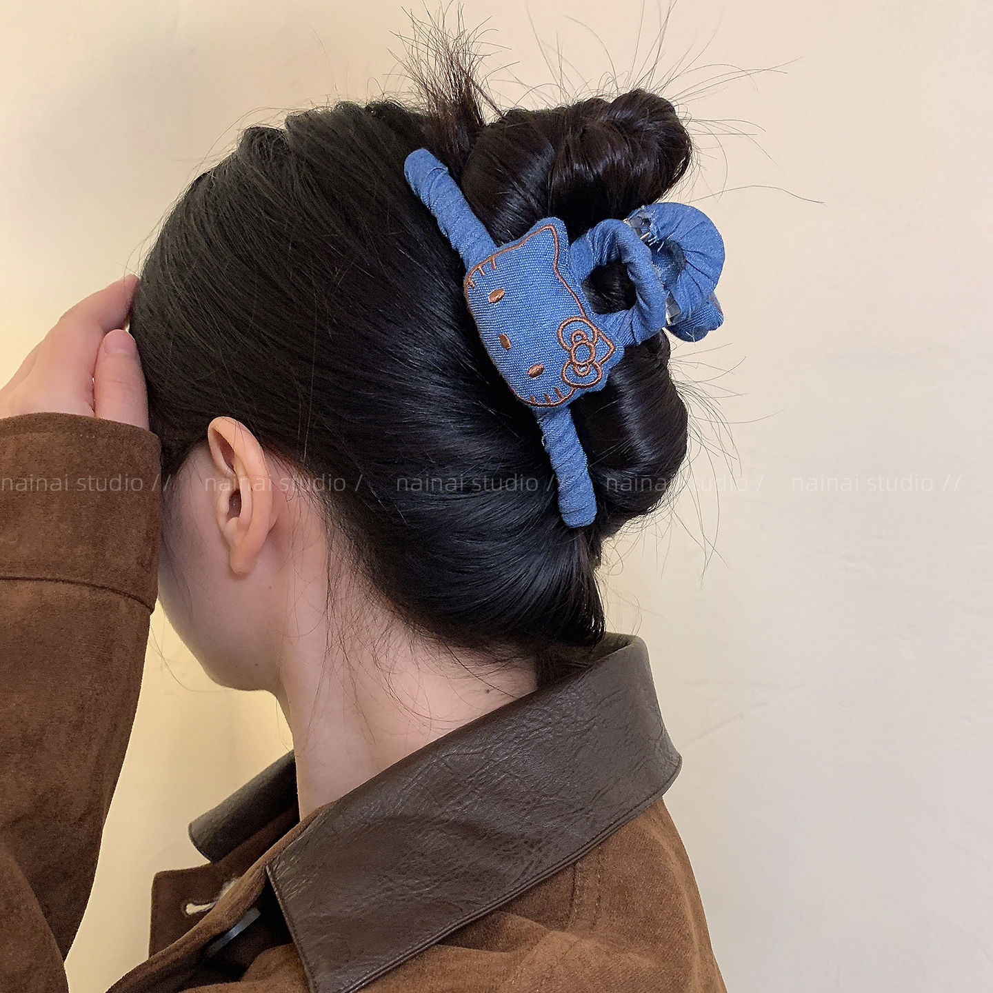 牛仔Kitty抓夹~大号甜酷KT猫咪后脑勺盘发鲨鱼夹蓝色发夹发饰女A