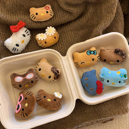 kitty胸针2只装！毛绒绒黑皮KT猫咪包包别针配饰2025新款装饰胸花