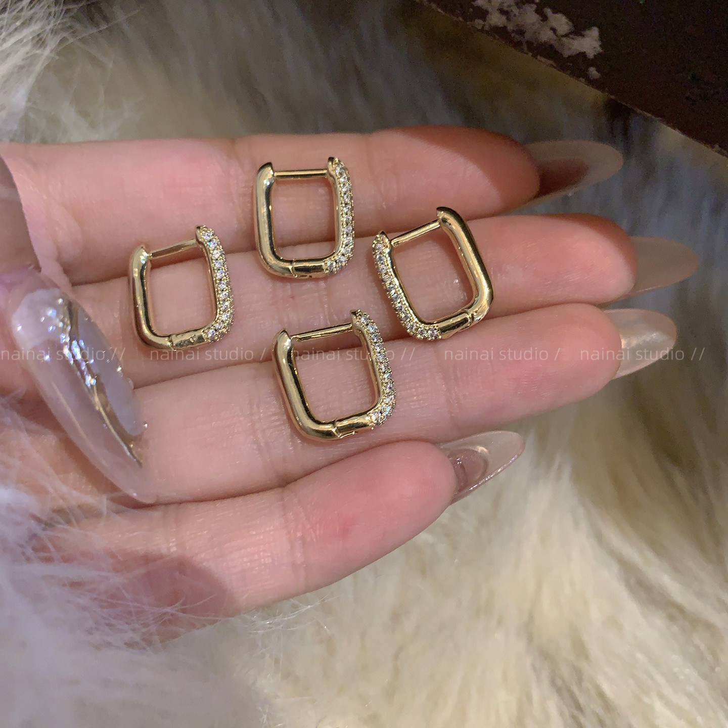 金色锆石耳扣~高级感轻奢精致耳环2026秋冬新款耳饰小众设计耳钉