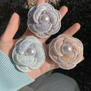 早春色系 山茶花胸针 粉色蓝色珍珠花朵别针外套胸花包包玫瑰花