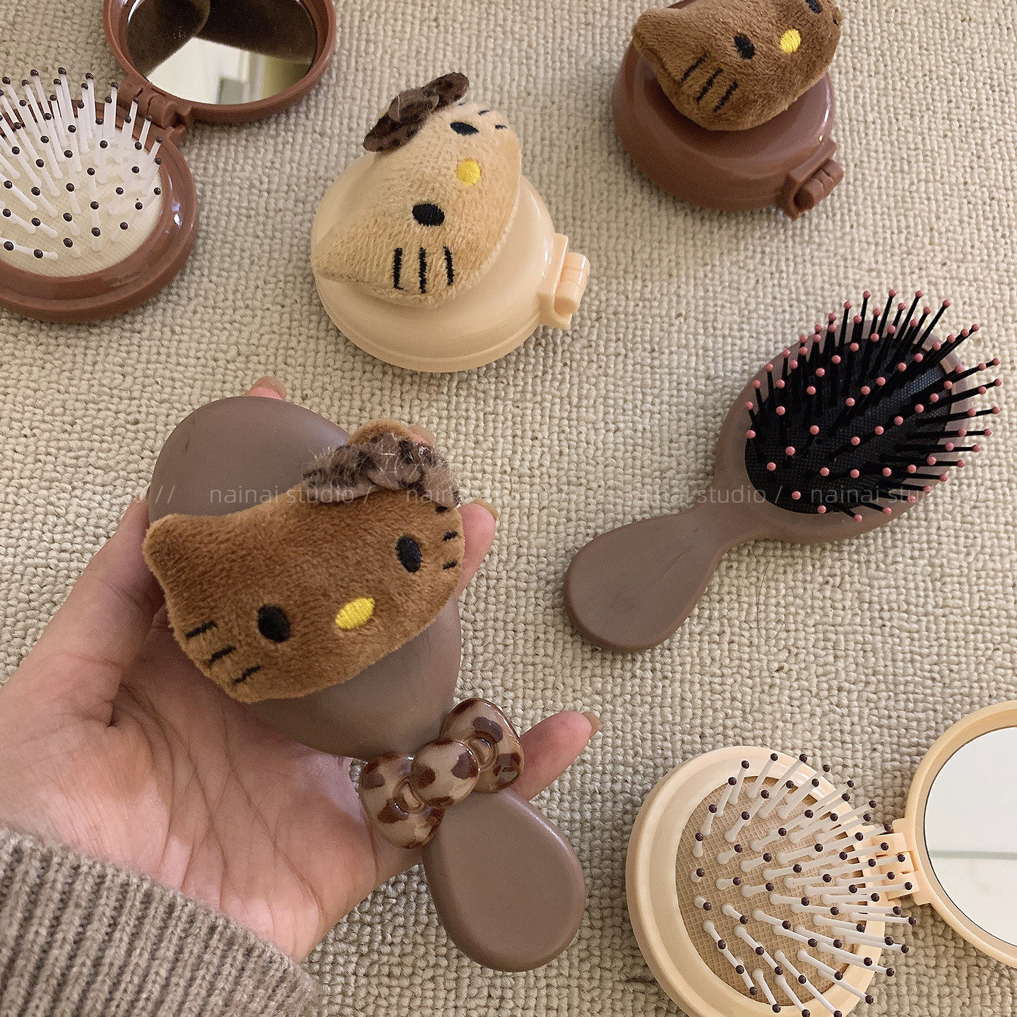 Kitty梳子~毛绒KT猫咪蝴蝶结气囊梳迷你带镜子随身携带气垫化