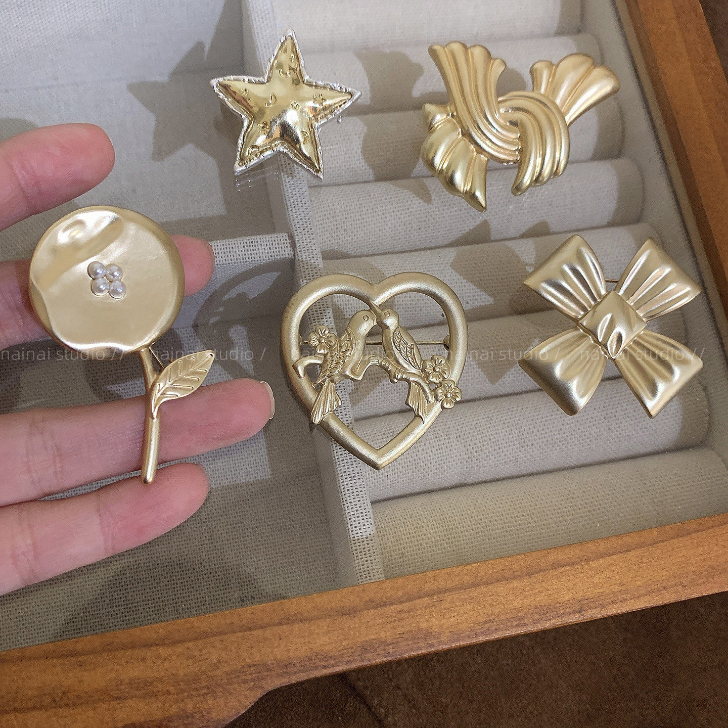 中古宫廷风胸针~哑光磨砂复古高级感珍珠大衣别针外套胸花配饰女