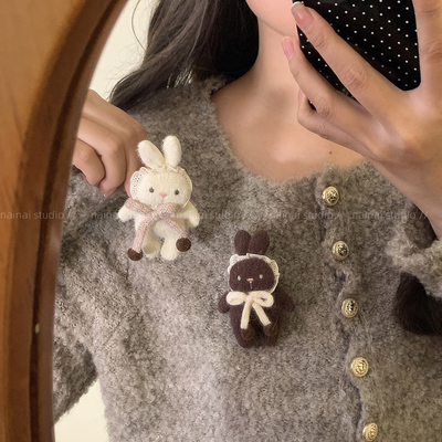 可爱小兔子胸针~毛绒绒卡通少女心2026秋冬新款外套西装别针配饰