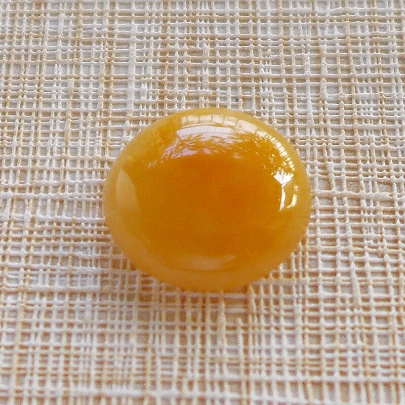 精品配证880# A货老种黄翡金黄冰润起胶细腻蛋形翡翠戒面