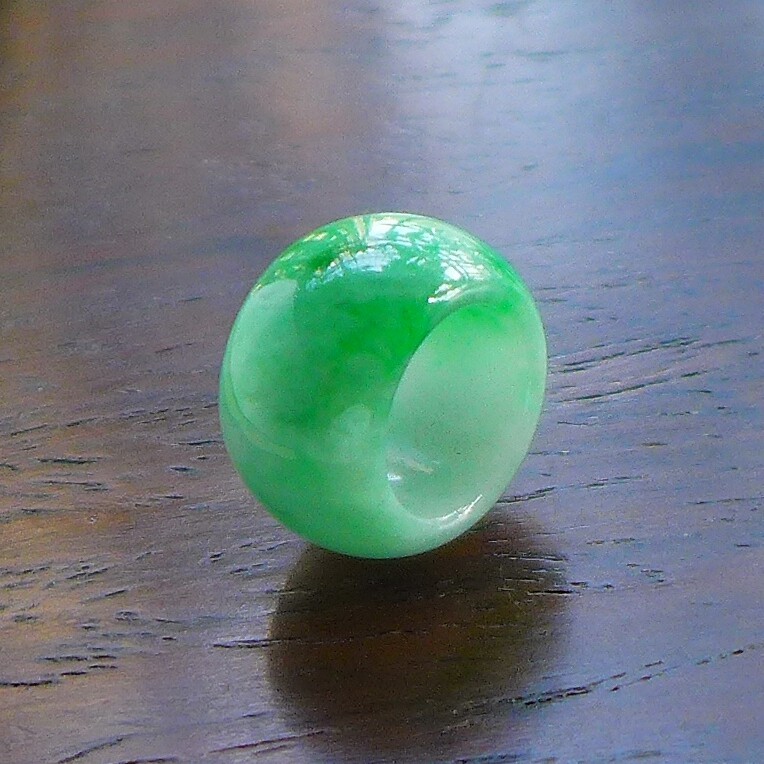 精品鉴定证080# A货老种阳绿水润饱满鼓珠路路通翡翠吊坠