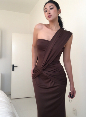 A BEAN abg辣妹 慵懒垂感斜肩纽结不对称抹胸连衣裙气质镂空长裙