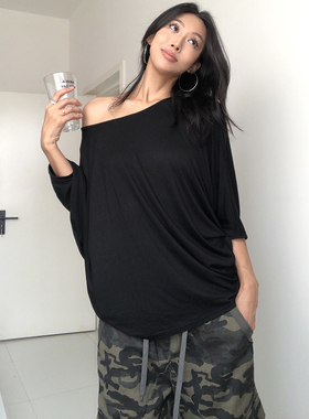 A BEAN abg辣妹 慵懒斜肩不对称蝙蝠袖宽松T恤 y2k设计感露肩短袖