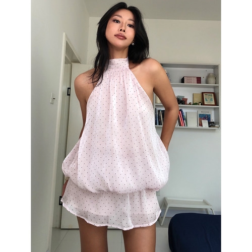 粉色波点辣妹挂脖花苞蓬蓬连衣裙