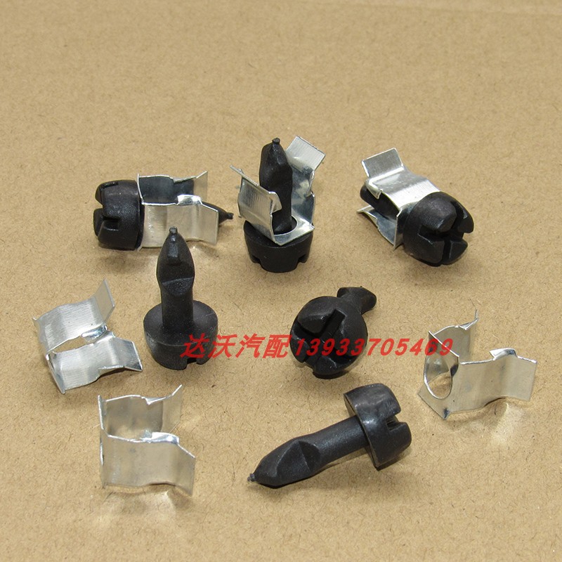 奥迪老款发动机盖板卡扣