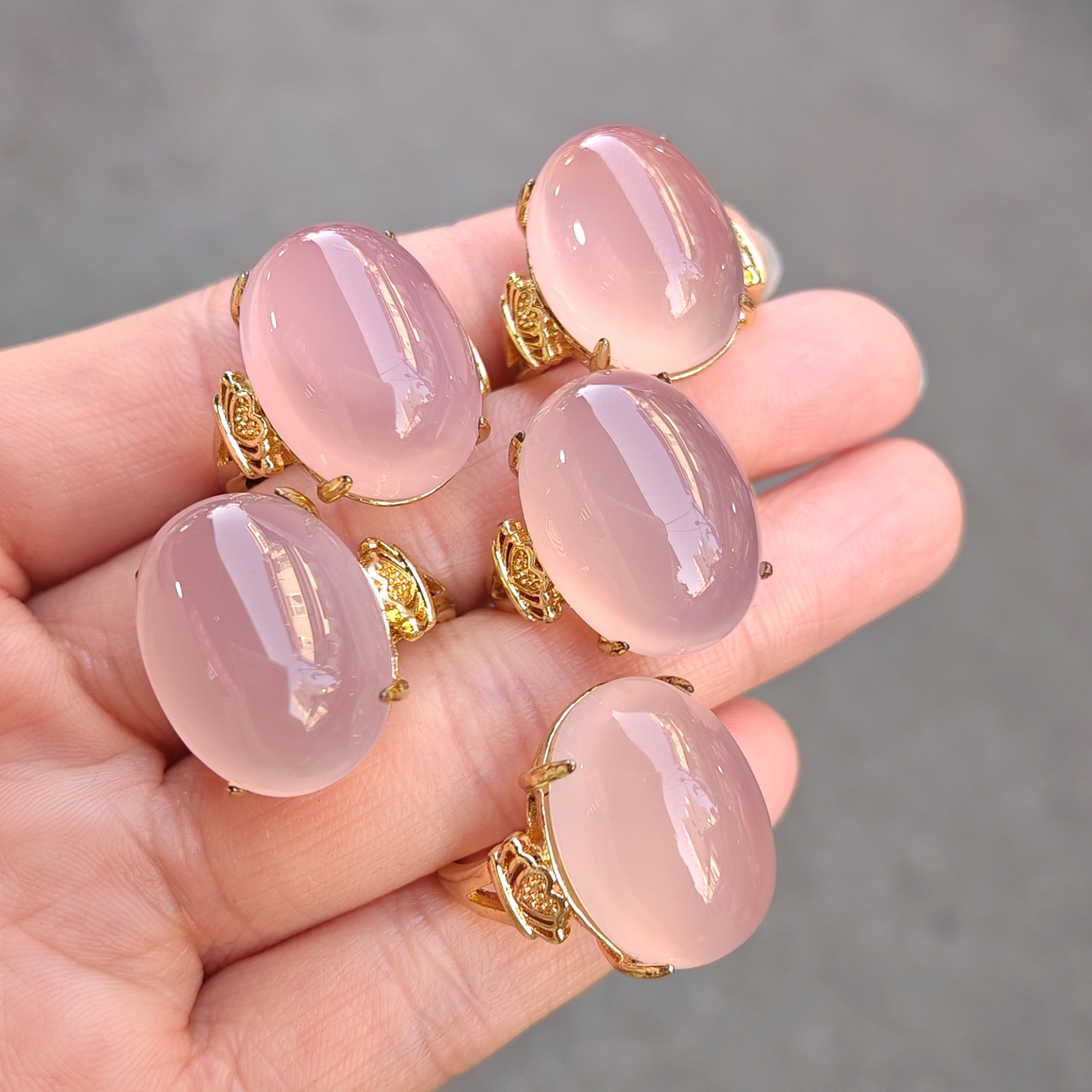 鸽子蛋冰种水蜜桃粉玉髓女戒指