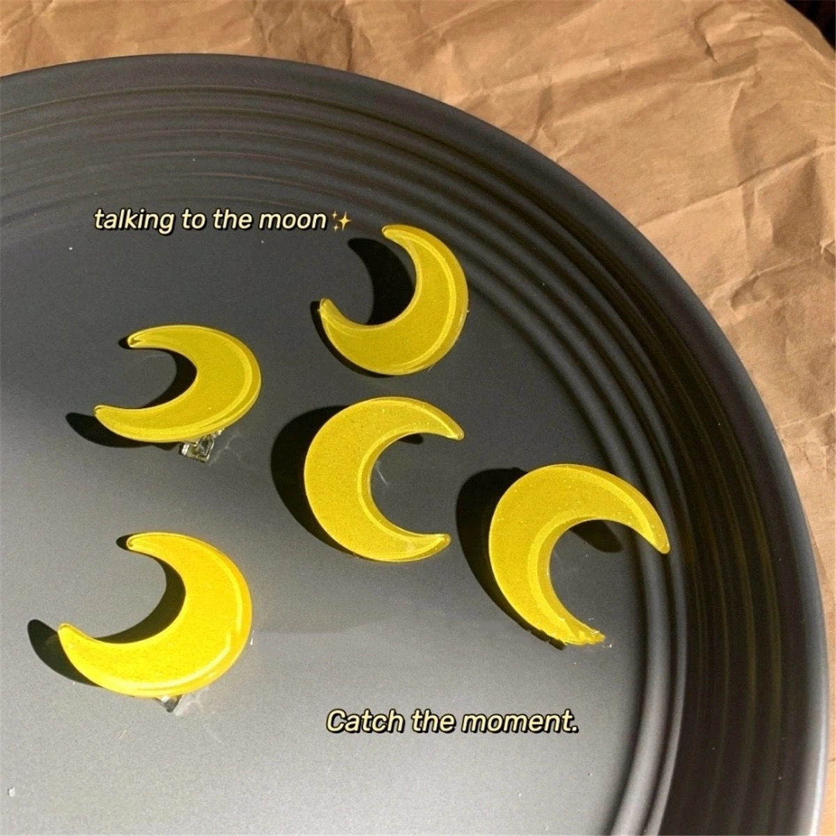 亚克力甜酷月亮发夹细闪黄色