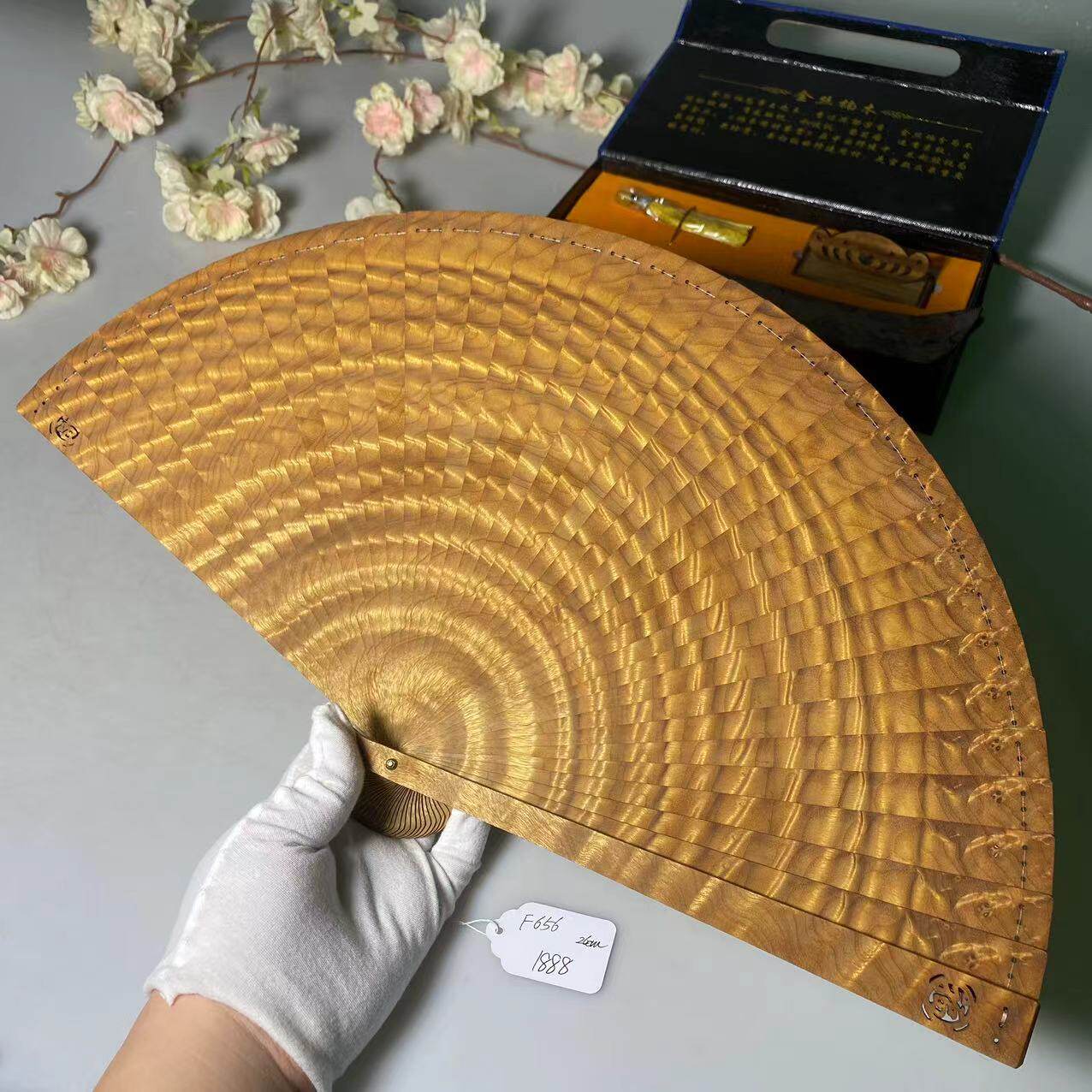 精品金丝楠木水波纹26cm折扇小叶桢楠中国风复古扇子礼盒装 F656