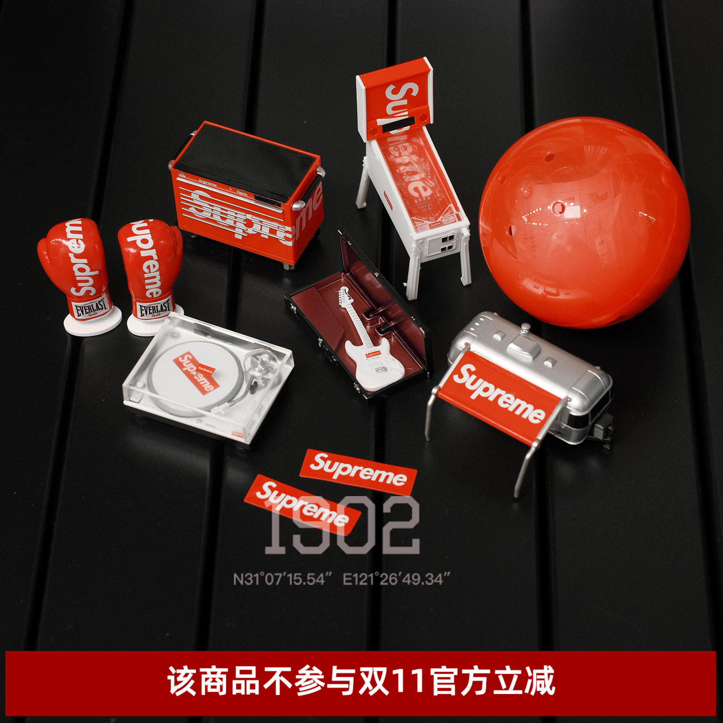Supreme25Fw联名款扭蛋盲盒模型