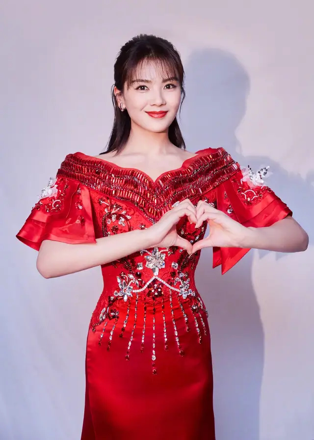 刘涛同款红色缎面主持人礼服女修身鱼尾一字肩声乐礼服舞台演出服