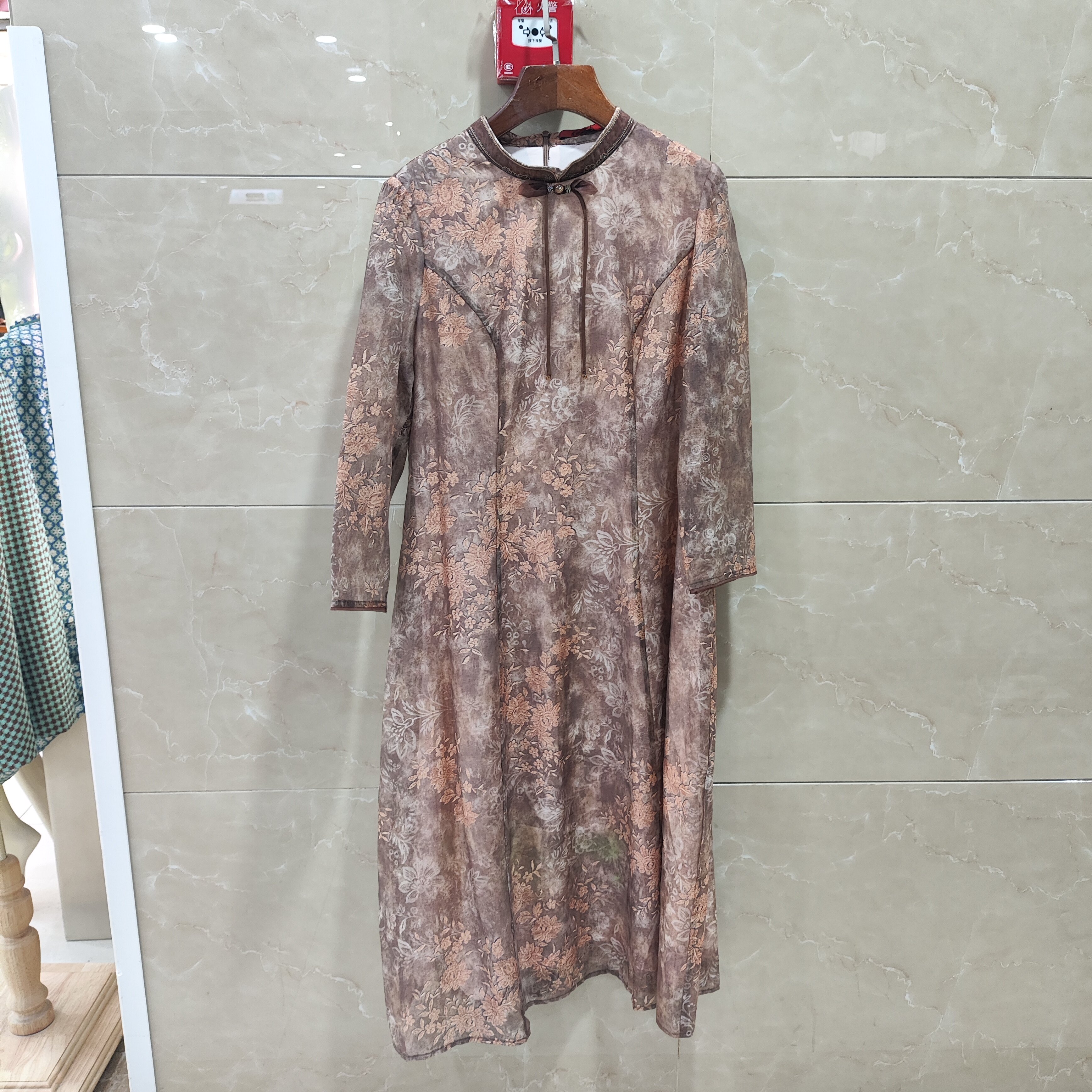 专柜正品2025年春秋新中式国风连衣裙天丝麻花朵收腰长袖裙女2006