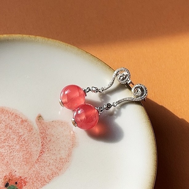 丽姬 18K金耳环镶嵌老矿红纹石素面圆珠配钻石耳环耳坠 艳丽收藏,珠宝/钻石/翡翠,耳饰,淘宝优惠券,粉丝福利购,淘宝优惠卷