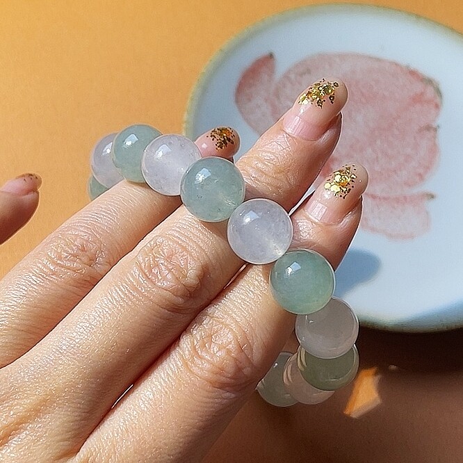 青葱 天然A货翡翠冰种起荧淡绿色圆珠手串手链 清丽典雅