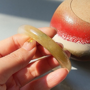 易欢 天然A货翡翠冰种起莹黄加绿手镯 正装尺寸 不多见的美丽