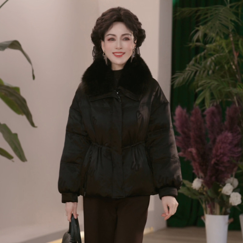 2025新款妈妈装气质冬装90白鹅绒羽绒服年货中年女装保暖冬季外套