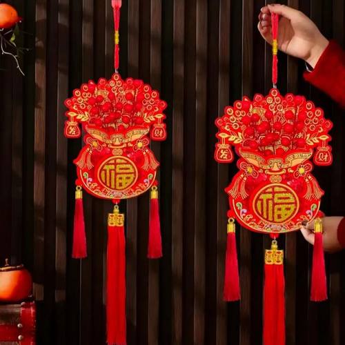 大红喜庆氛围流苏2026款春节喜庆植绒印花福包挂串挂件汽车挂饰。