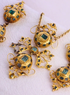 十八世纪世纪18Ｋ金祖母绿套装 猫头鹰75非常典型的早期款式王冠