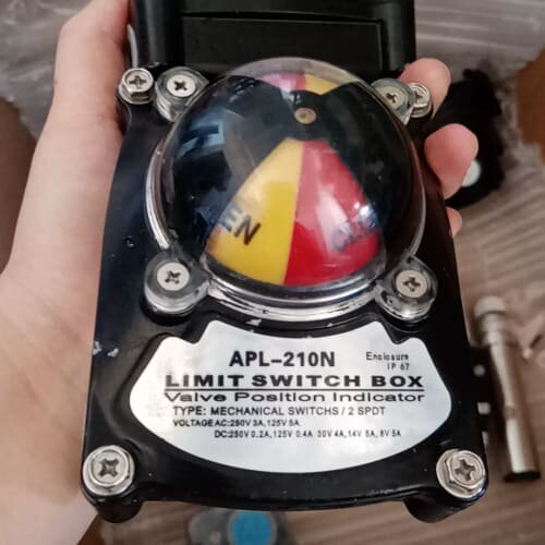 APL-210N阀门限位开关，工业级防爆型，带红黄指示灯。设（议价)