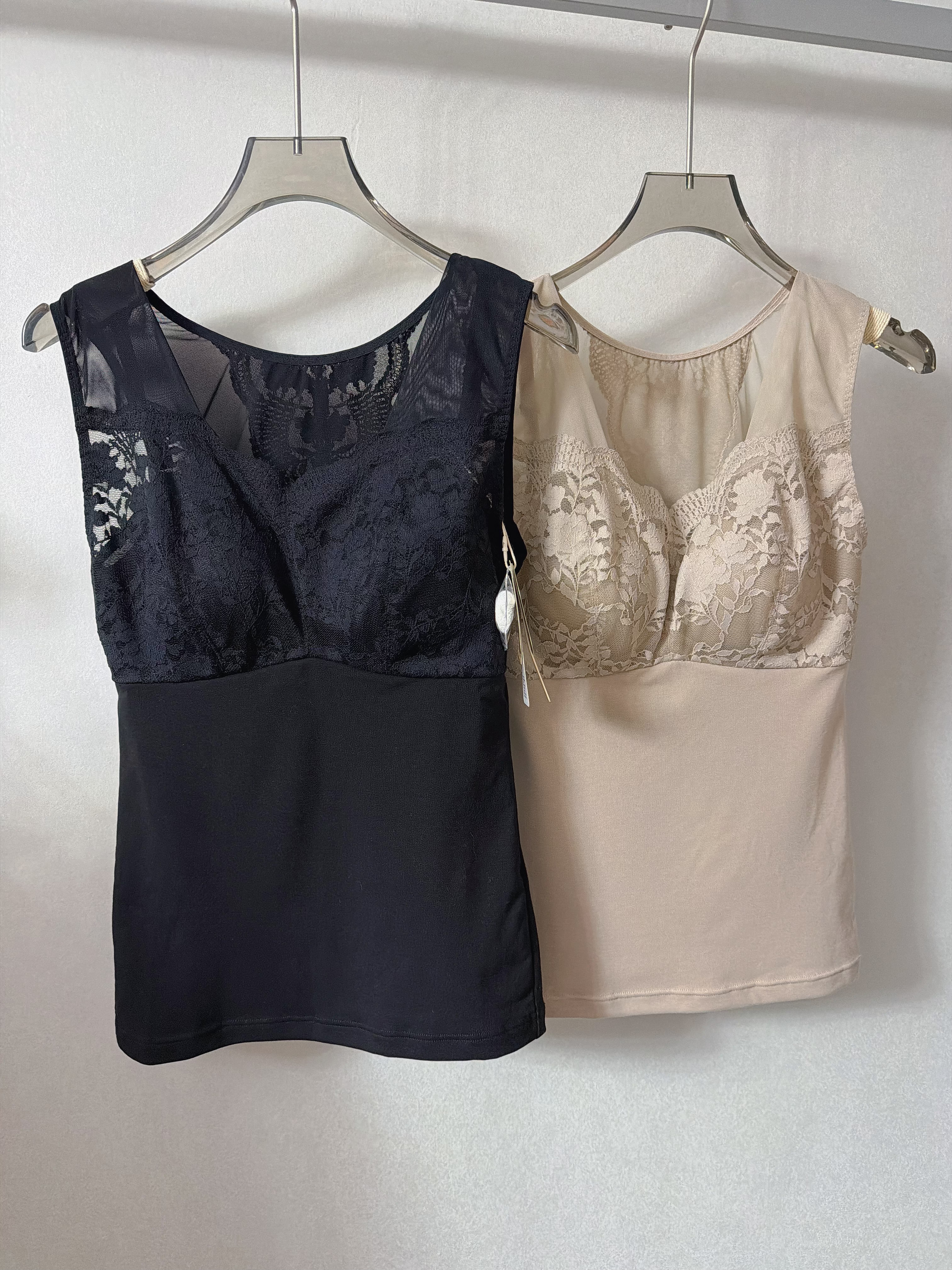 美奈家秋冬新性感蕾丝桑蚕丝固定一体杯磨毛发热弹力显瘦保暖背心