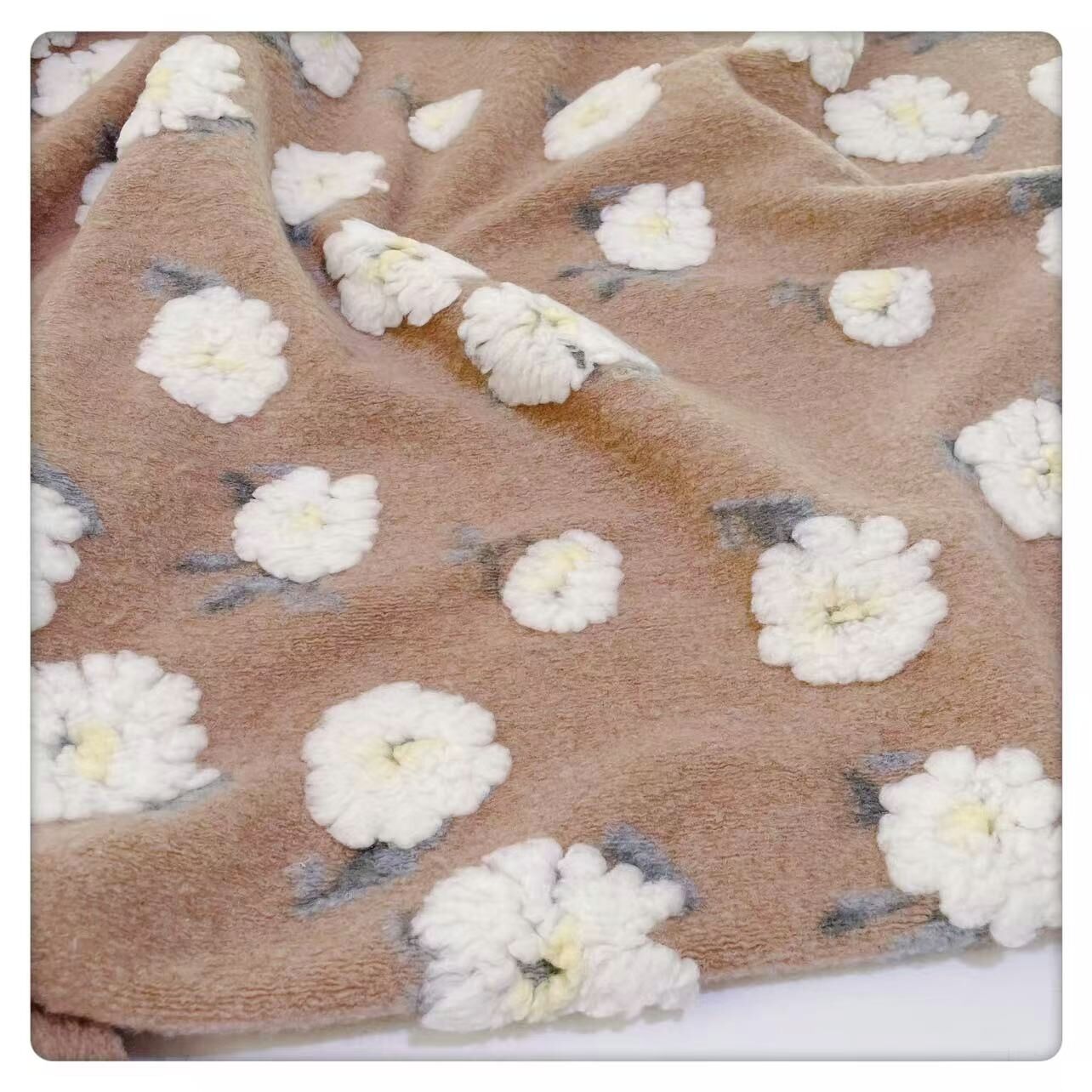 立体米白色花朵针织提花仿羊毛呢羊羔绒柔软蓬松毯子外套保暖面料