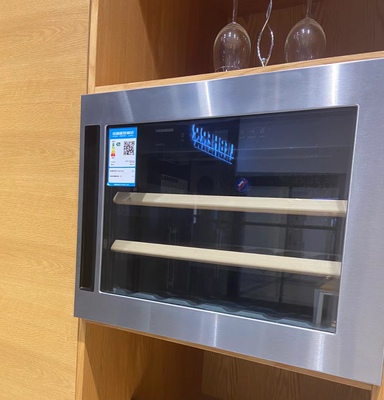 利勃海尔嵌入式智能红酒柜