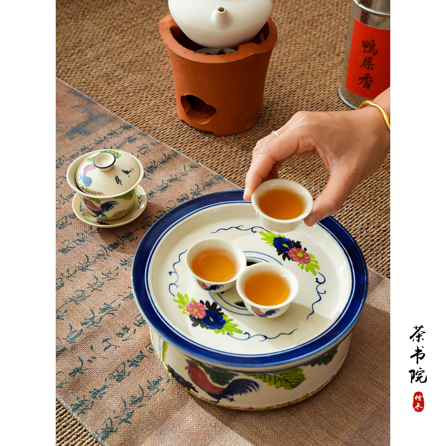 民国风潮州工夫茶具家用复古圆形陶瓷茶盘手绘五彩公鸡茶船礼盒装