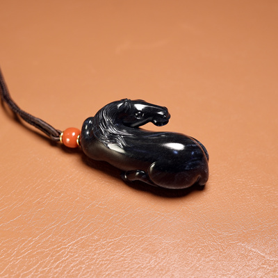 秋会长的和田玉墨玉籽料生肖马