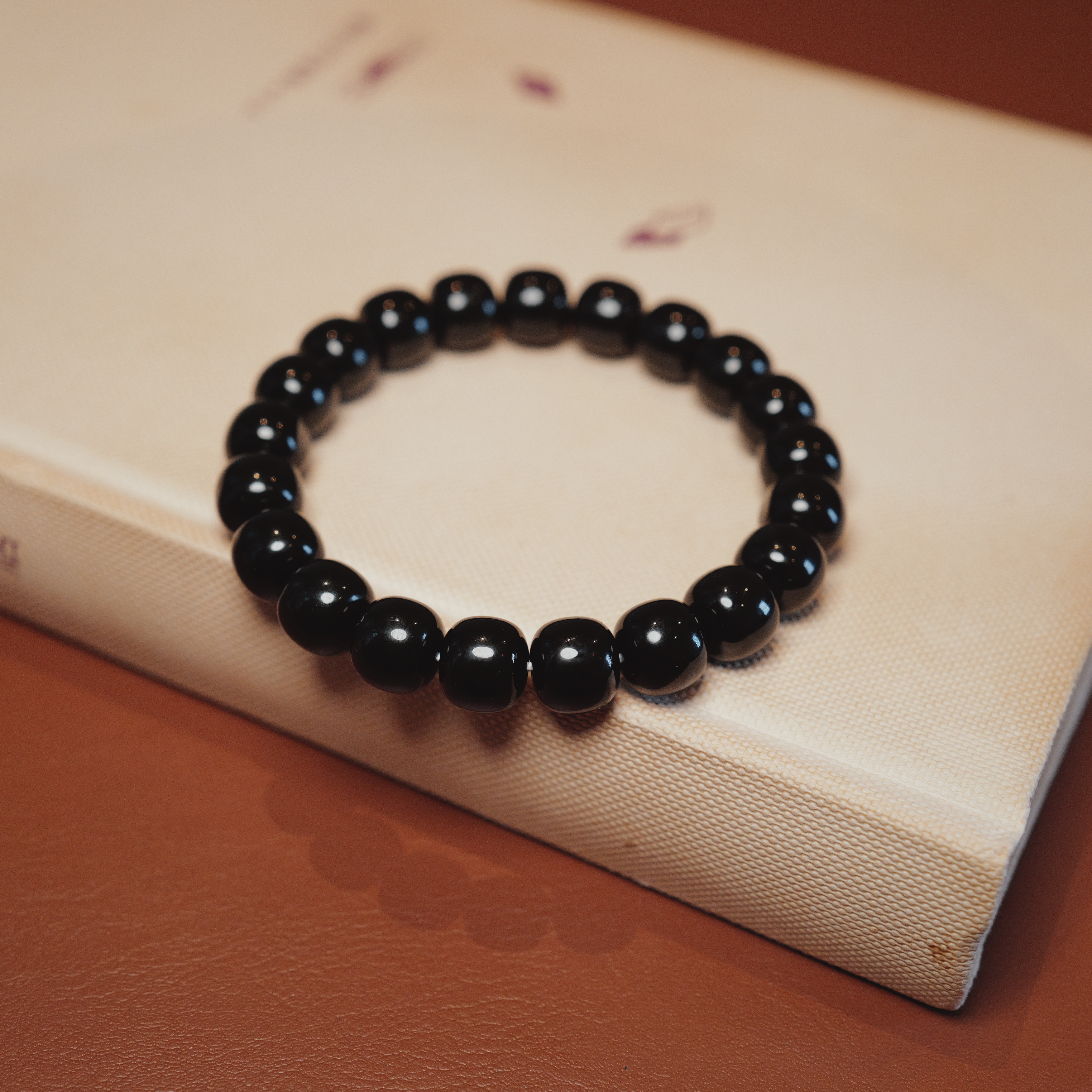 秋会长的和田玉黑青籽料手串老型