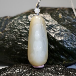 秋会长和田玉新疆天然糖白玉籽料观音挂件【NGTC国检N1子料大证】