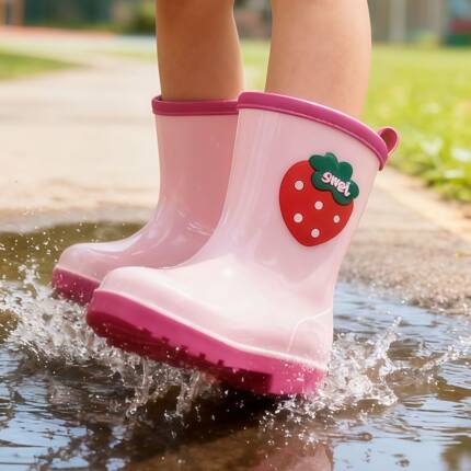 儿童雨鞋女童女孩幼儿园宝宝防滑雨靴水鞋学生水靴卡通公主风草莓