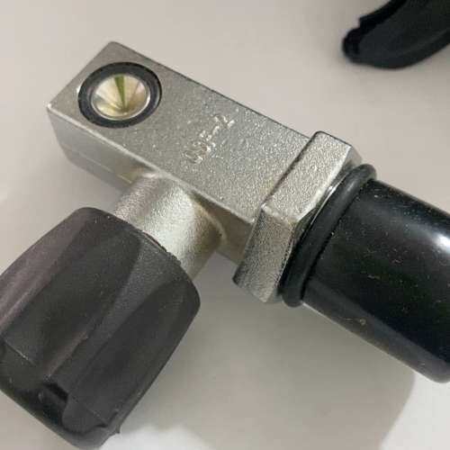 议价维修全新潜水瓶头阀，型号QSF-2，铝合金材质，G3/4接口。黑