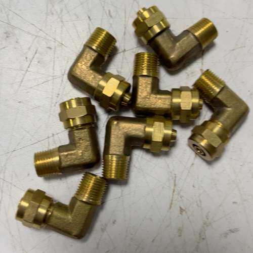 议价维修黄铜90度弯头接头，适用内螺纹连接，全新未使用。这批接