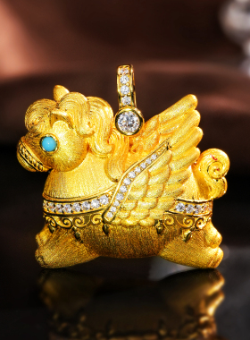 VISING珠宝《飞天金马》黄金色飞马吊坠手工刻丝S925银