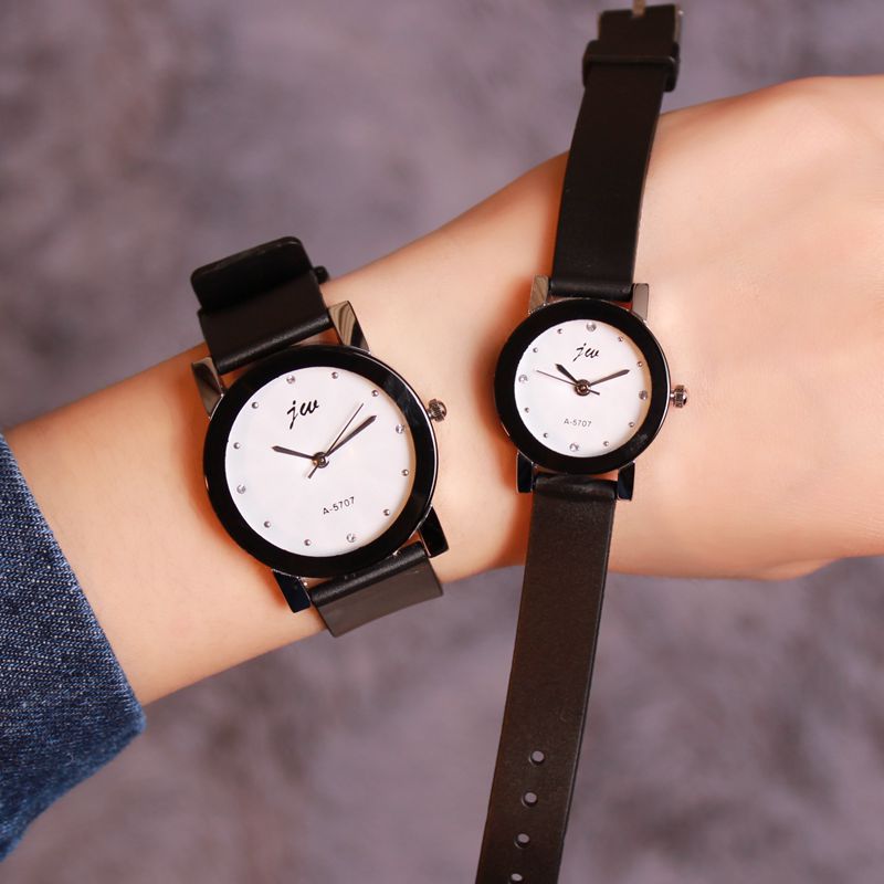 Watch Korean version mens watch womens watch silicone rubber band leisure simple waterproof junior high school students electronic lovers Watch