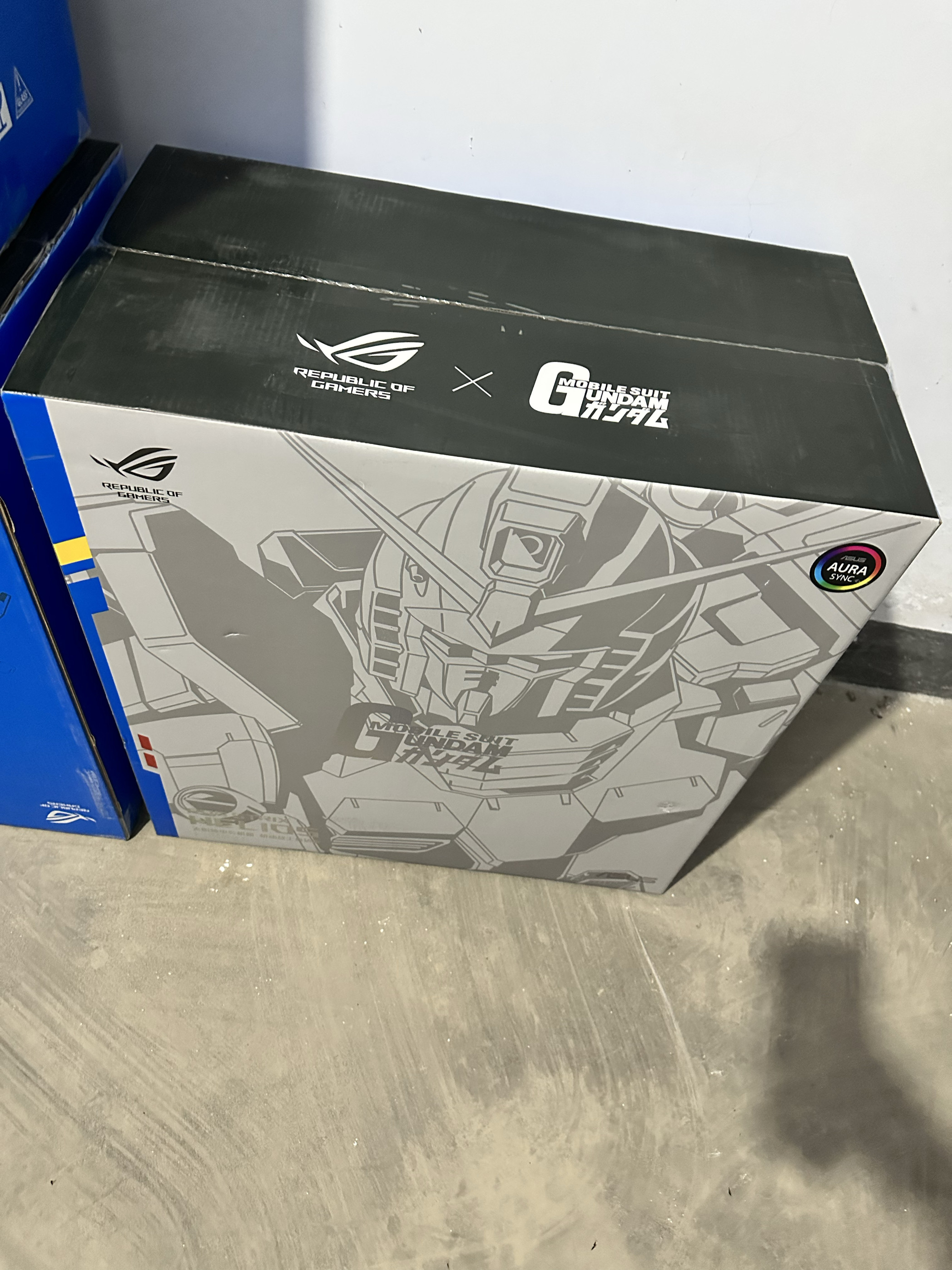 华硕ROG联名高达GUNDAM机动战士GUNDAM机箱