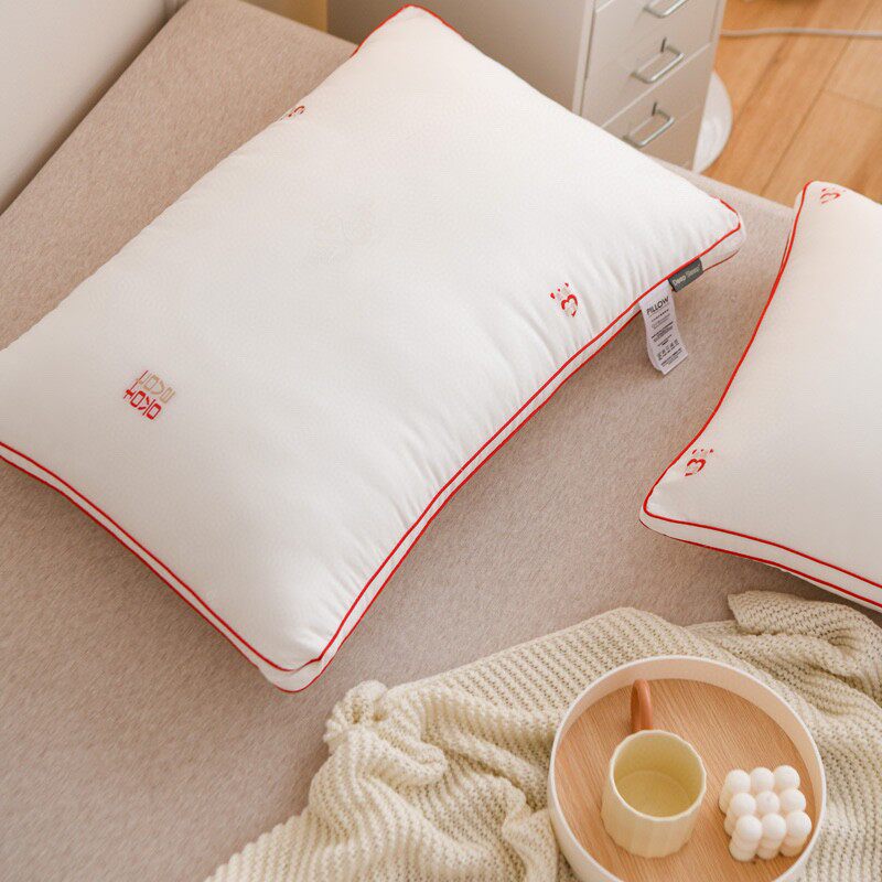 高端婚庆羽丝绒枕80支贡缎提花面料柔软舒服蓬松舒适透气剪花工艺